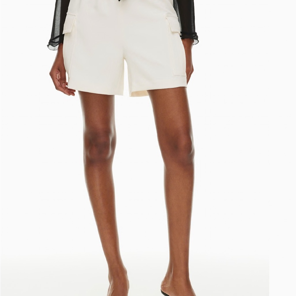 NWT Aritzia Light Birch “white” Cargo Shorts